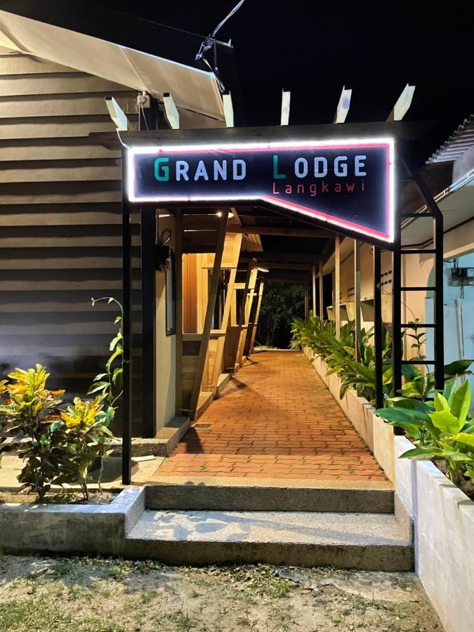 Grand Lodge Langkawi パンタイ・サナング エクステリア 写真