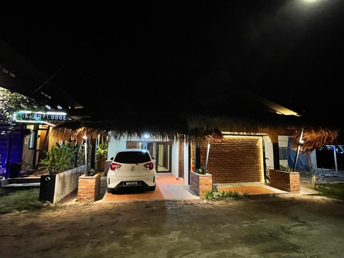Grand Lodge Langkawi パンタイ・サナング エクステリア 写真